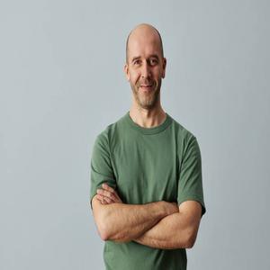 闻刚厚